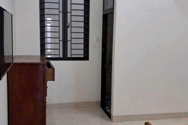 BÁN NHÀ MỚI ĐẸP 3 TẦNG 1 TUM MẶT TIỀN ĐƯỜNG LAM SƠN TRUNG TÂM NHA TRANG – KHU BÀN CỜ SẦM UẤT NỔI TIẾNG CÓ 4 PHÒNG NGỦ 4WC BAN CÔNG SÂN THƯỢNG THOÁNG MÁT GIÁ 9 TỶ