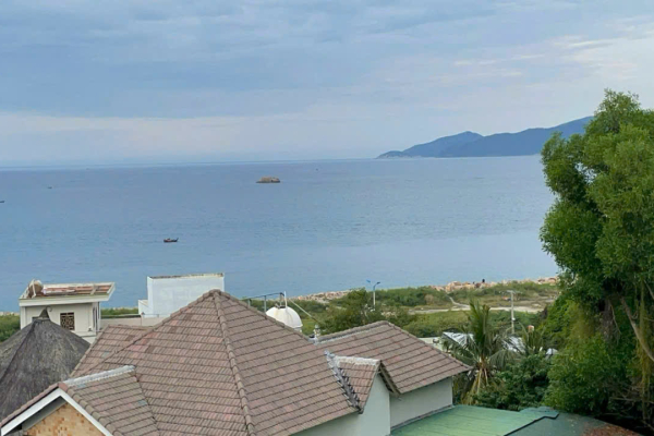 Bán biệt thự 4 tầng 2 mặt tiền view biển Hòn Chồng Nha Trang – 311m², ngang 9,7m, dòng tiền 70 triệu/tháng