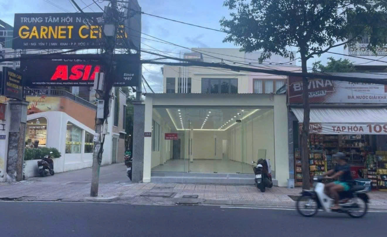 [SI&Ecirc;U PHẨM L&Ocirc; G&Oacute;C] NH&Agrave; 2 TẦNG MẶT TIỀN NGUYỄN THỊ MINH KHAI &ndash; DIỆN T&Iacute;CH KHỦNG &ndash; GI&Aacute; 55TRIỆU TH&Aacute;NG