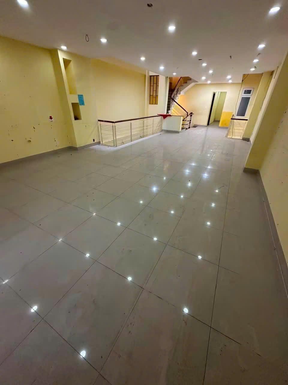 CHO THU&Ecirc; T&Ograve;A NH&Agrave; 4 TẦNG MẶT TIỀN ĐƯỜNG TH&Iacute;CH QUẢNG ĐỨC KHU Đ&Ocirc; THỊ VCN PHƯỚC HẢI NHA TRANG &ndash; DIỆN T&Iacute;CH 131M&sup2; NGANG 6M GI&Aacute; 40 TRIỆU