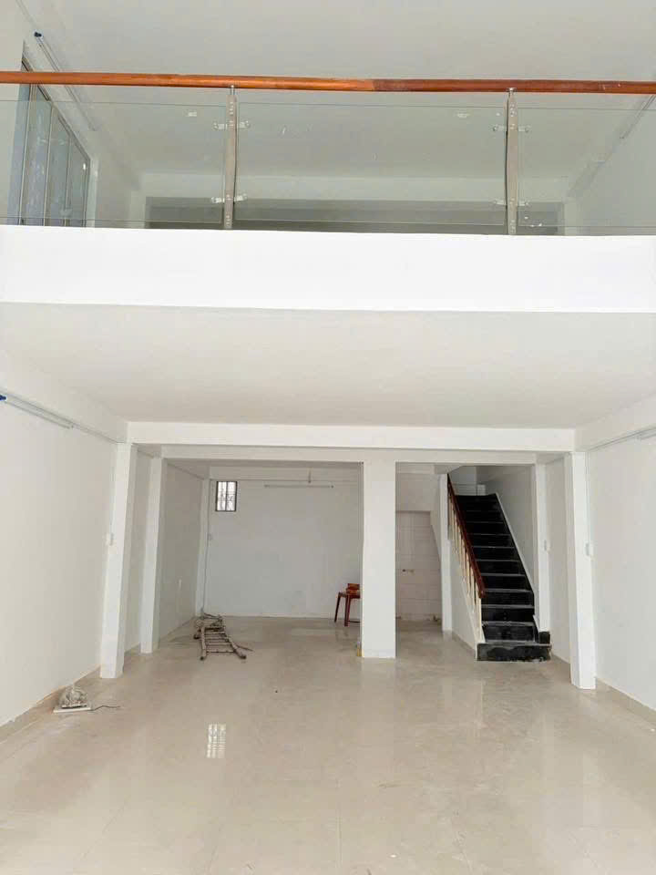 CHO THU&Ecirc; NH&Agrave; MẶT TIỀN ĐƯỜNG QUANG TRUNG NHA TRANG &ndash; VỊ TR&Iacute; ĐẮC ĐỊA TRUNG T&Acirc;M PHỐ THƯƠNG MẠI &ndash; KẾT CẤU 4 PH&Ograve;NG NGỦ GI&Aacute; 55 TRIỆU