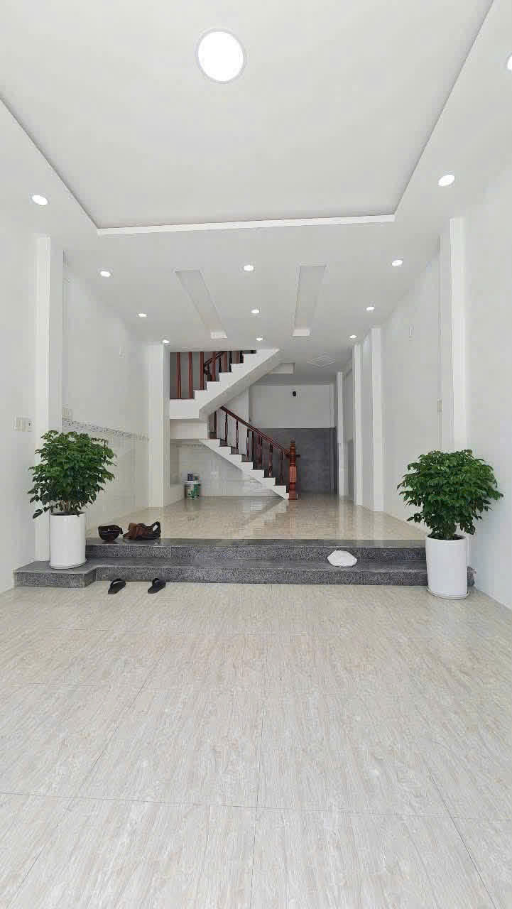 CHO THU&Ecirc; NH&Agrave; NGUY&Ecirc;N CĂN 4 TẦNG MẶT TIỀN ĐƯỜNG PHAN Đ&Igrave;NH PH&Ugrave;NG NHA TRANG &ndash; S&Aacute;T V&Aacute;CH CHỢ ĐẦM &ndash; DIỆN T&Iacute;CH 55M&sup2; NGANG RỘNG 5M GI&Aacute; 20 TRIỆU